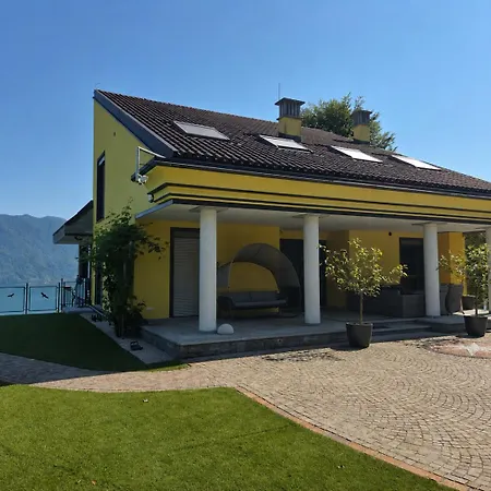 Chiara Luna Villa Oggebbio